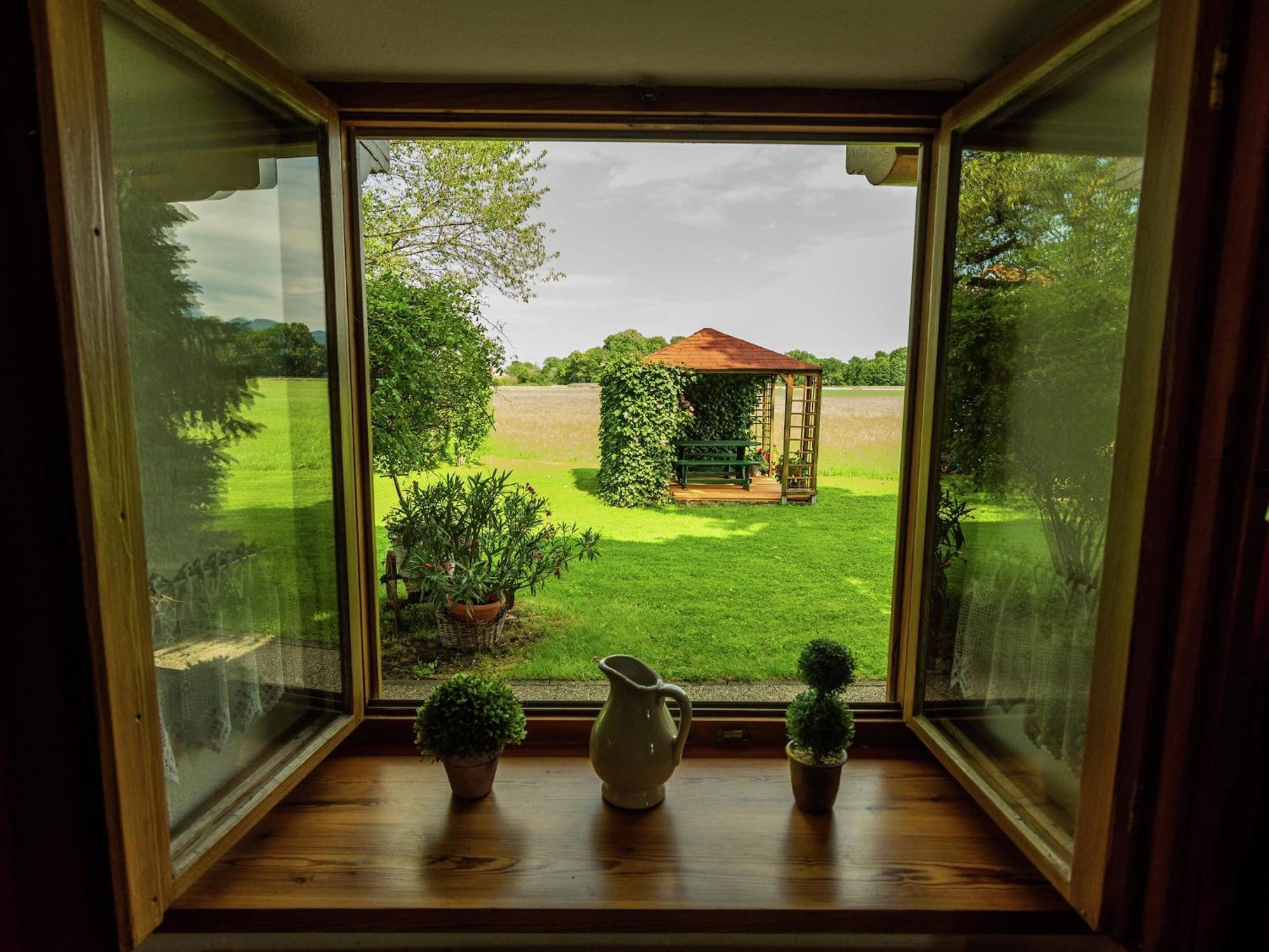 Alluring Holiday Home In Ubersee With Whirlpool ภายนอก รูปภาพ