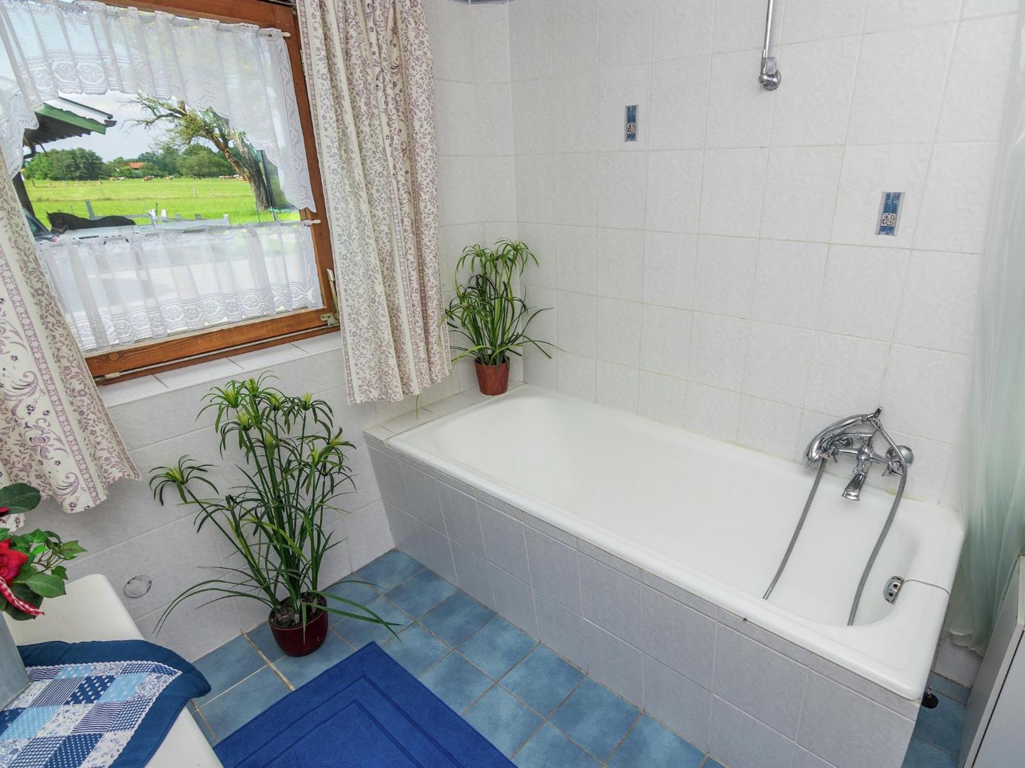 Alluring Holiday Home In Ubersee With Whirlpool ภายนอก รูปภาพ